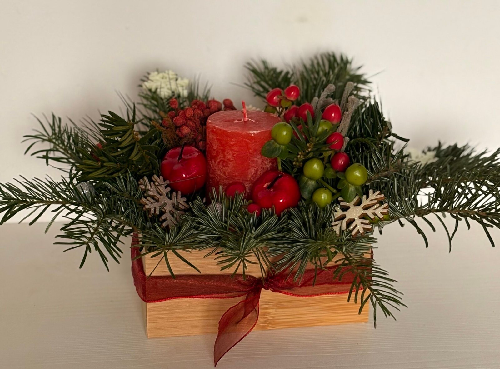 Aranjament de Crăciun cu lumânare roșie - imagine 3