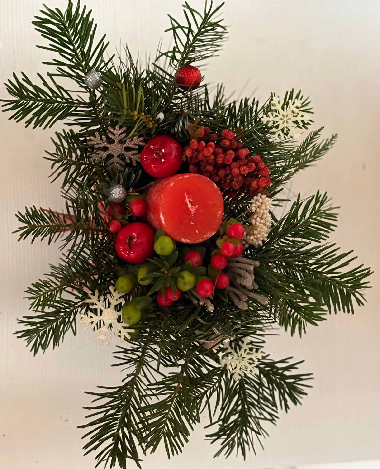 Aranjament de Crăciun cu lumânare roșie - imagine 2