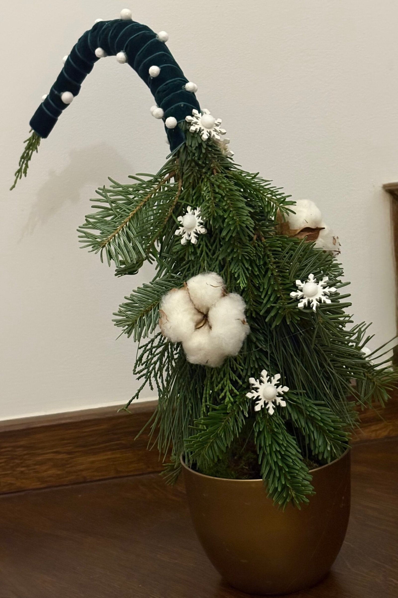 Aranjament tip Grinch Tree cu bumbac și stelute de zăpadă - imagine 2