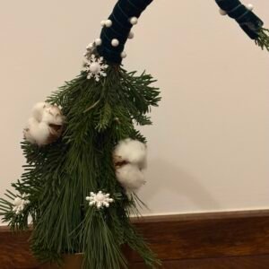 Aranjament tip Grinch Tree cu bumbac și stelute de zăpadă