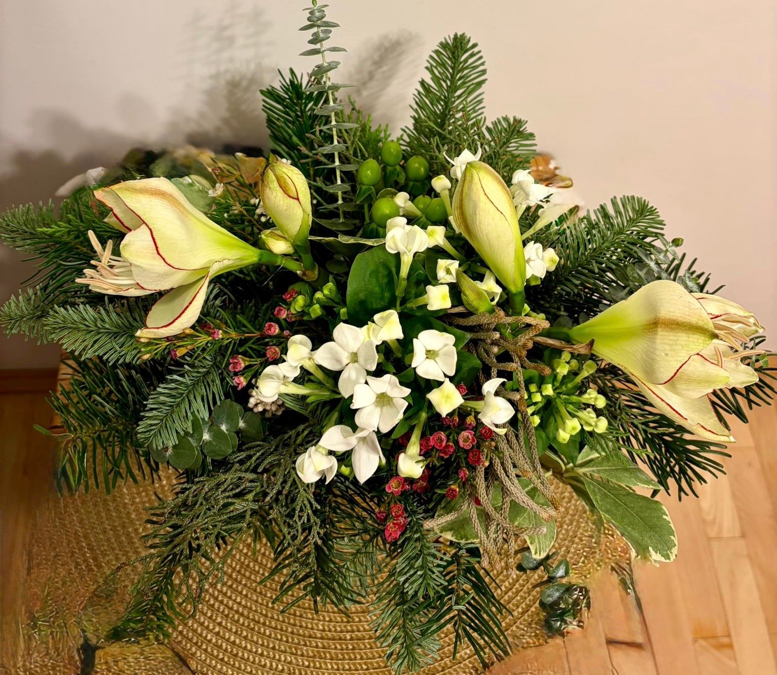 Aranjament „White Winter Bloom” cu Amaryllis