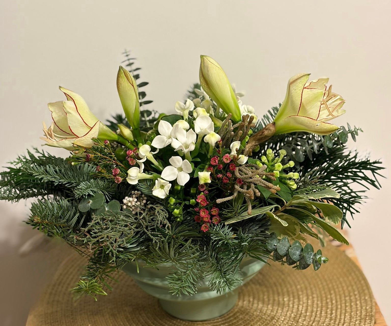 Aranjament „White Winter Bloom” cu Amaryllis - imagine 3