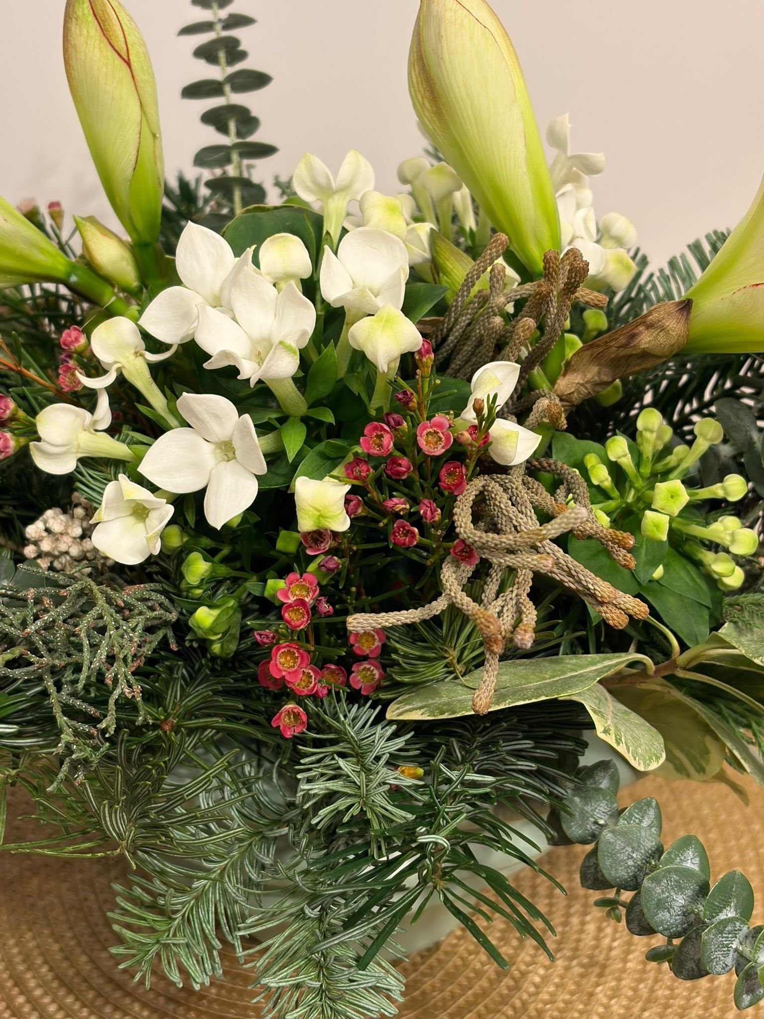 Aranjament „White Winter Bloom” cu Amaryllis - imagine 2