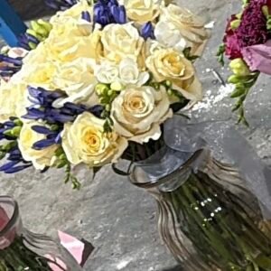 Buchet elegant „Ivory & Indigo”