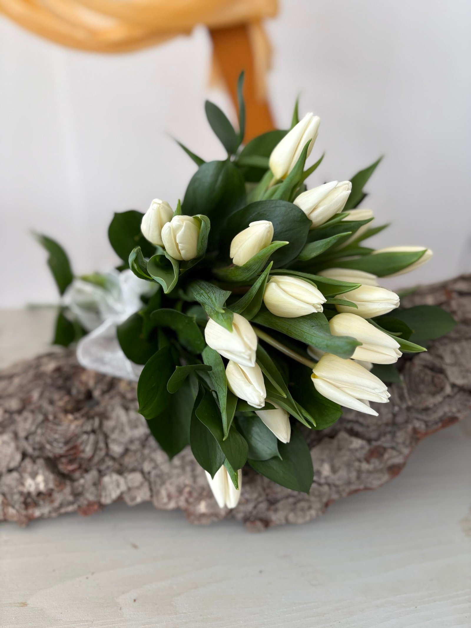 Buchet de lalele albe „Puritate” - imagine 2