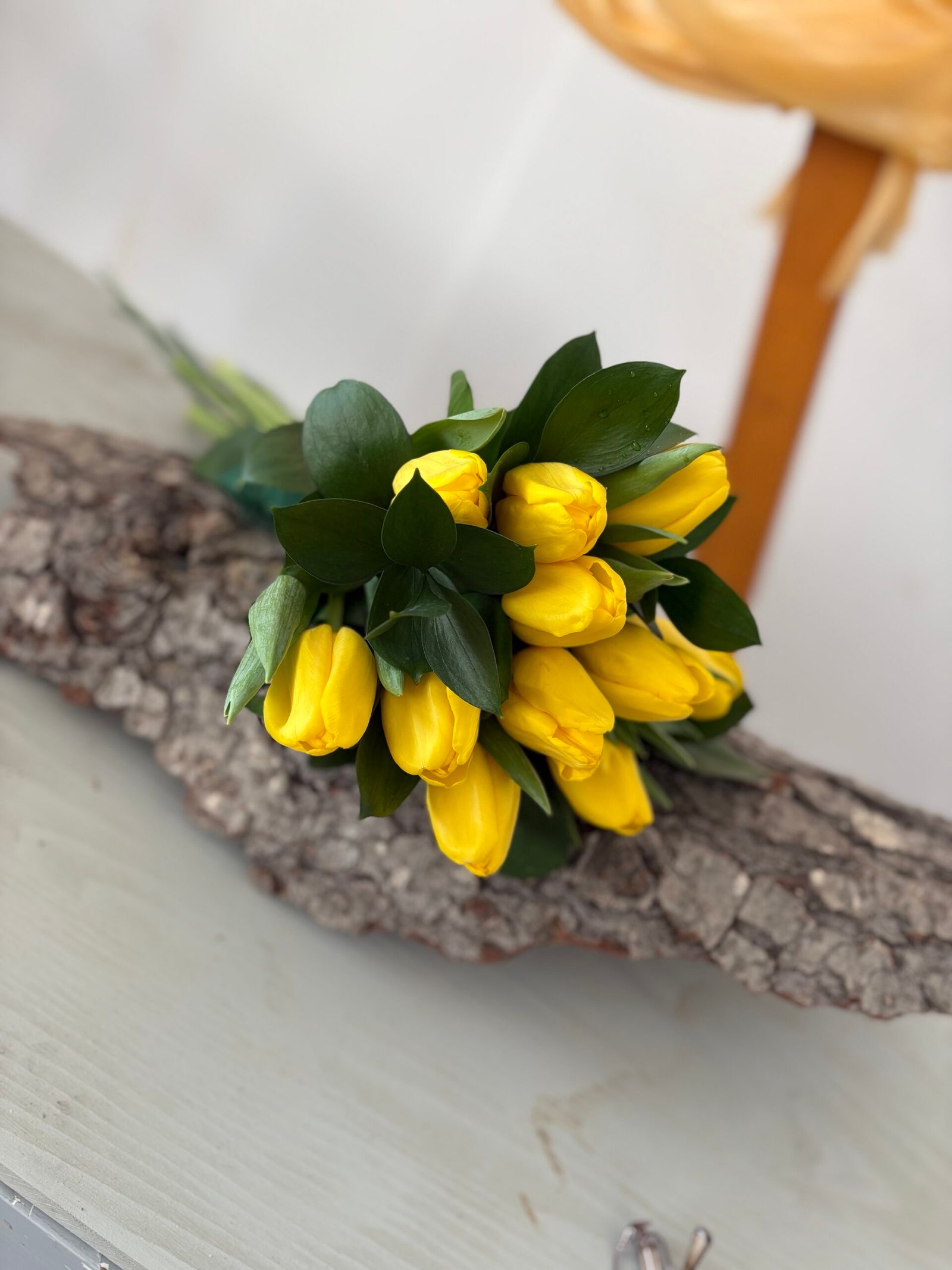 Buchet de lalele galbene „Rază de soare” - imagine 2
