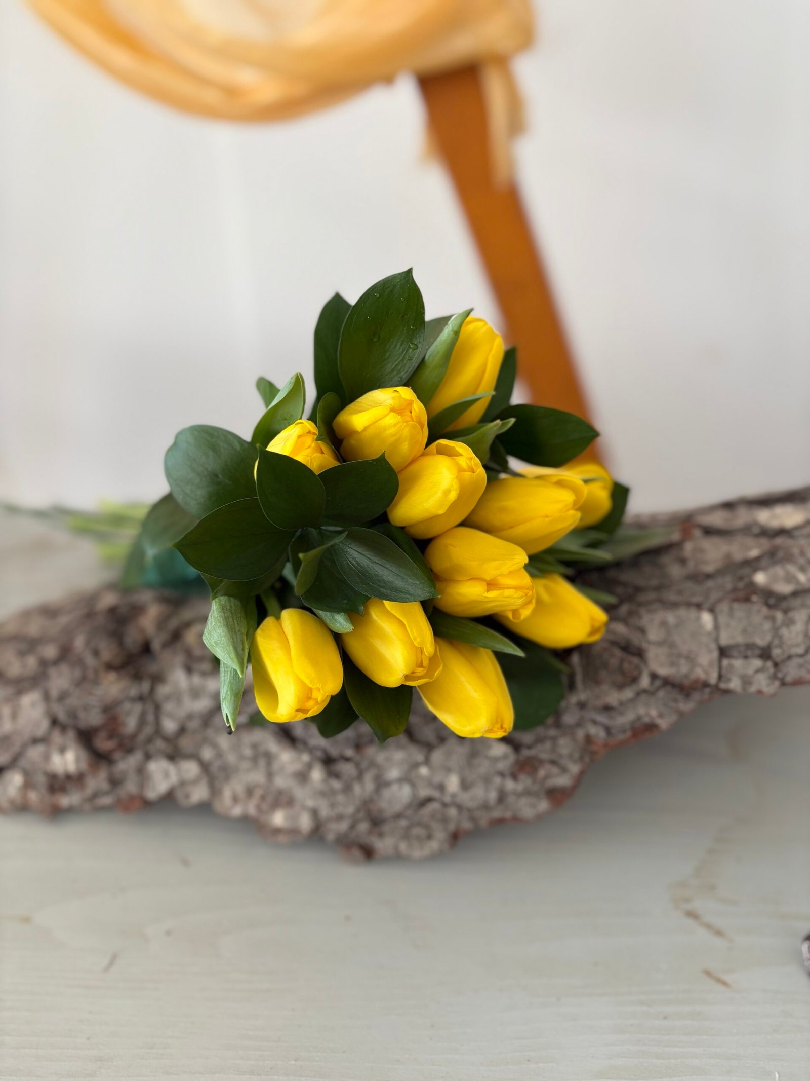 Buchet de lalele galbene „Rază de soare”