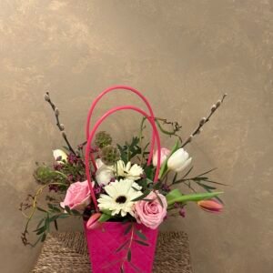 Aranjament floral „Ianuarie Roz”