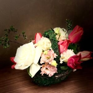 Coș Floral „Sfântul Gheorghe – Armonie de Primăvară”