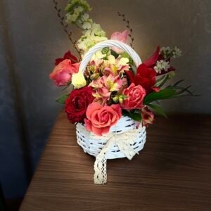 Coș Floral „Farmec Romantic”