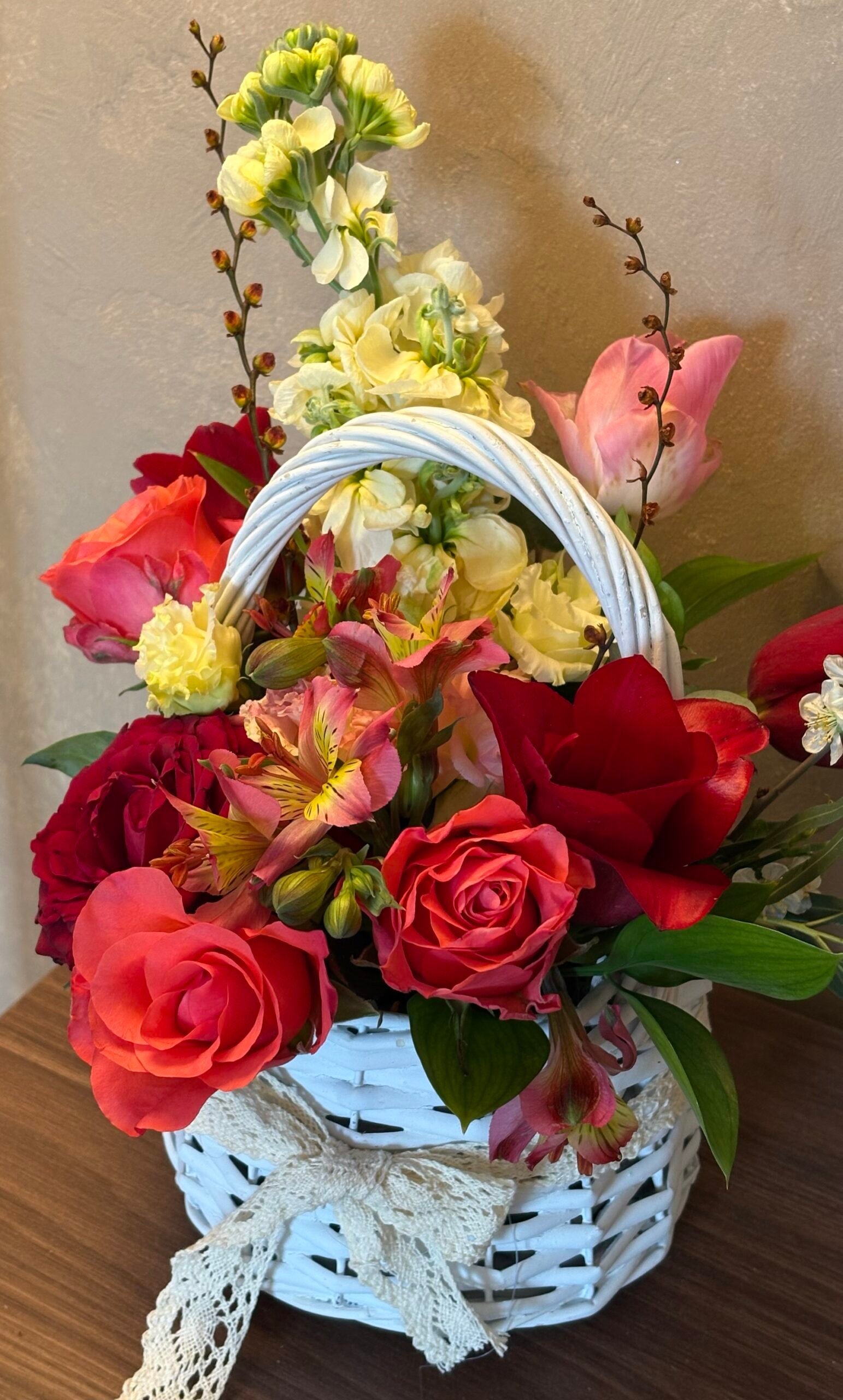 Coș Floral „Farmec Romantic” - imagine 2