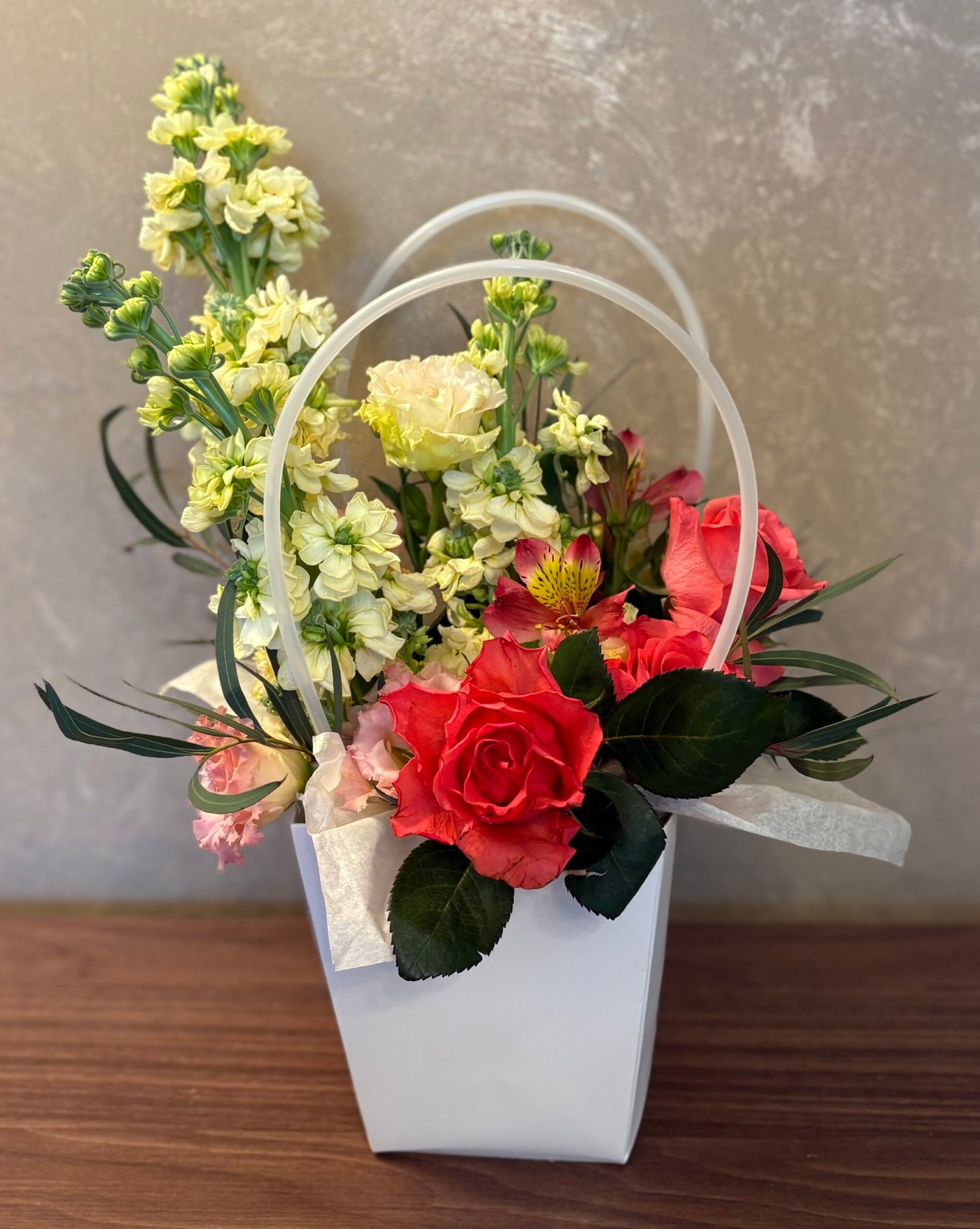 Aranjament “Flower Gift Bag Coral “ - imagine 3