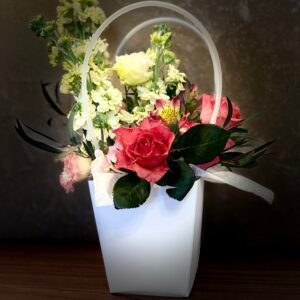 Aranjament “Flower Gift Bag Coral “
