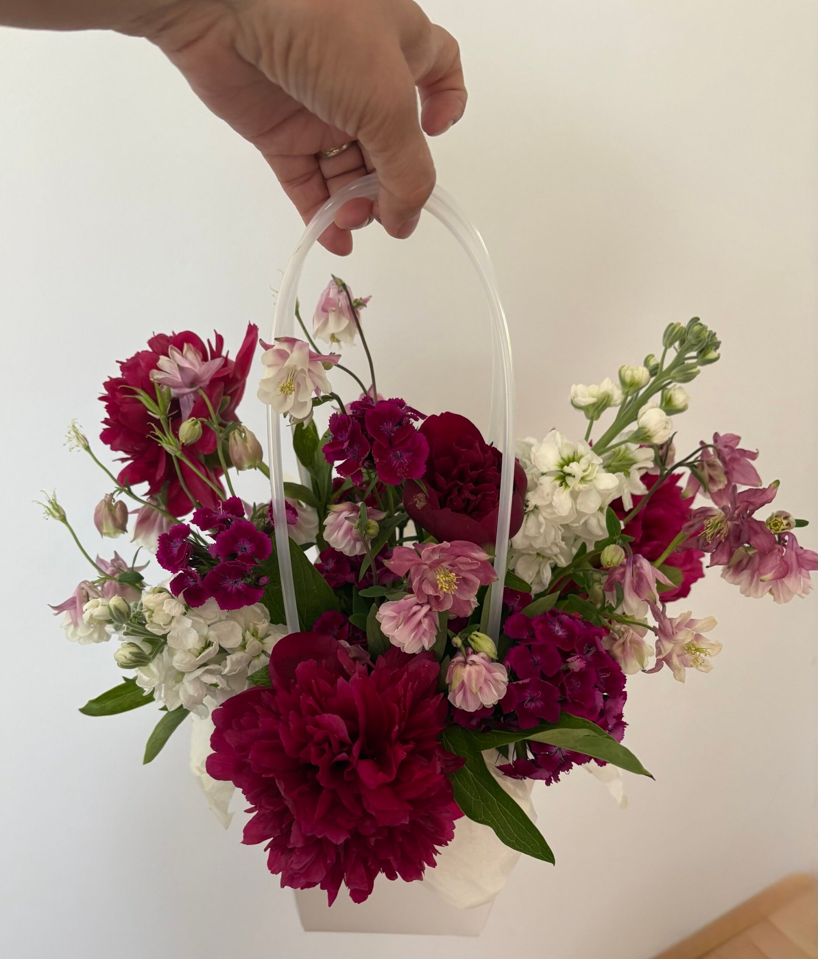 Aranjament Royal Peony Gift Basket