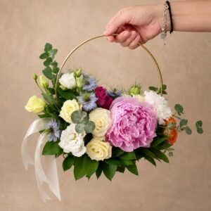 Un Buchet Altfel – Aranjament Floral pe Cerc pentru Mirese Moderne