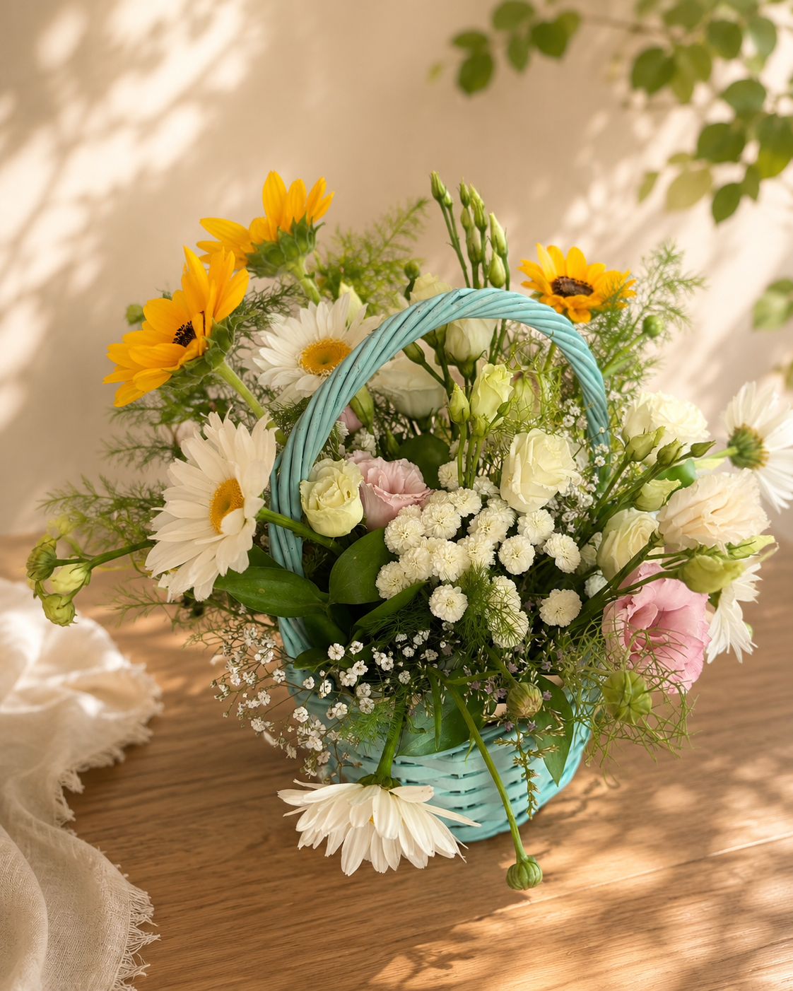 Coș Floral „Rază de Vară”